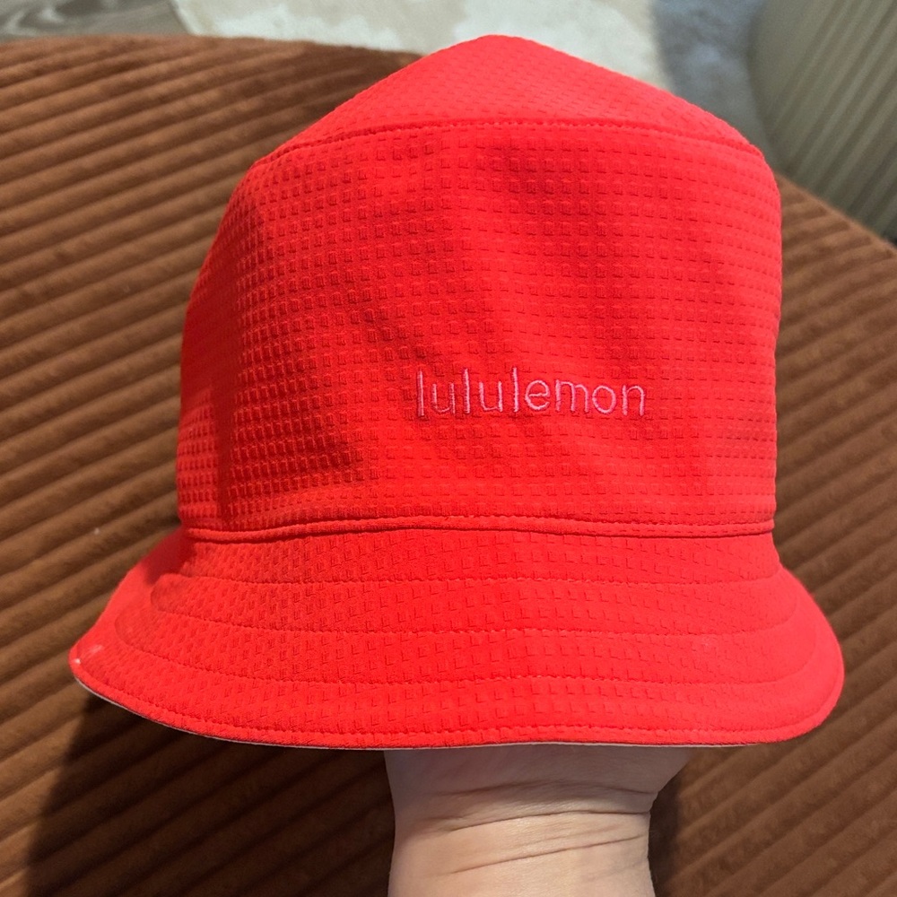 Lululemon Red/ white  Textured Bucket Hat